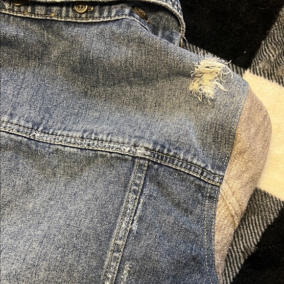 Free People Distressed Denim Jacket with Gray Sweatshirt Sleeves and Hood size S - Picture 16 of 17